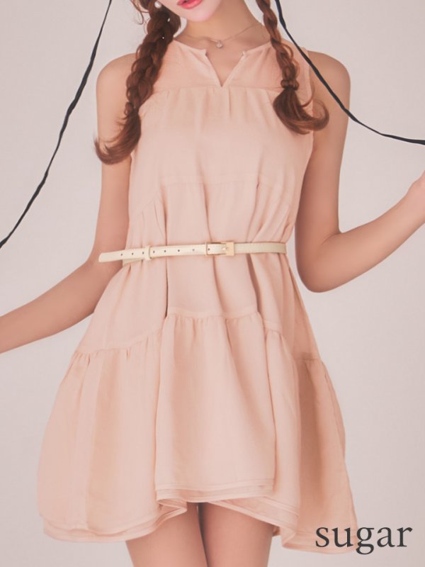 ベージュ モデル：明日花キララ　身長：162cm 着用サイズ：Sサイズ