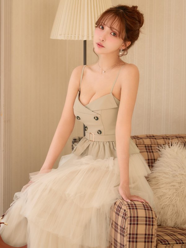 ベージュ　モデル：三上悠亜　身長：159cm　着用サイズ：Sサイズ