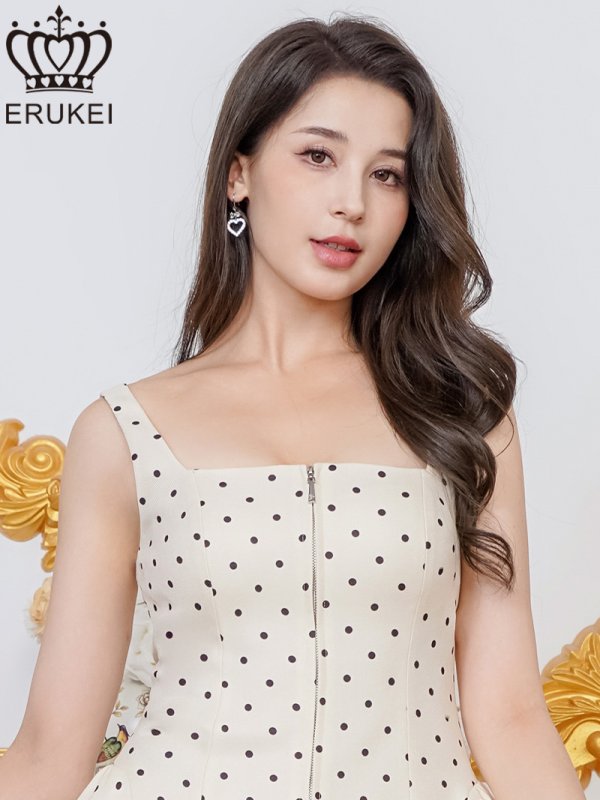 アイボリーxブラック モデル：Didi　身長：166cm　着用サイズ：7号(Sサイズ)