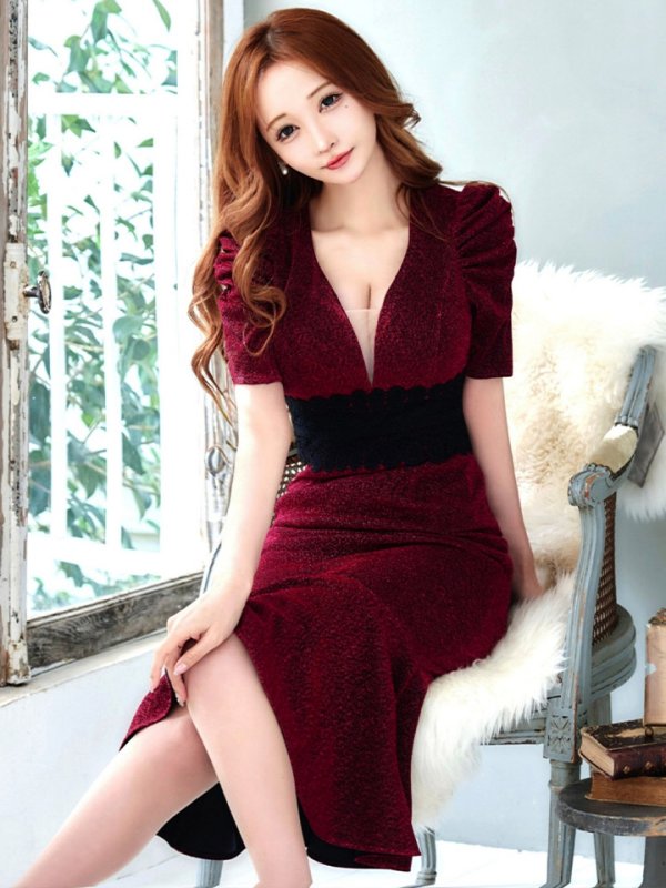 ブラックバーガンディ　モデル：真優川咲　身長：158cm　着用サイズ：8号(Sサイズ)