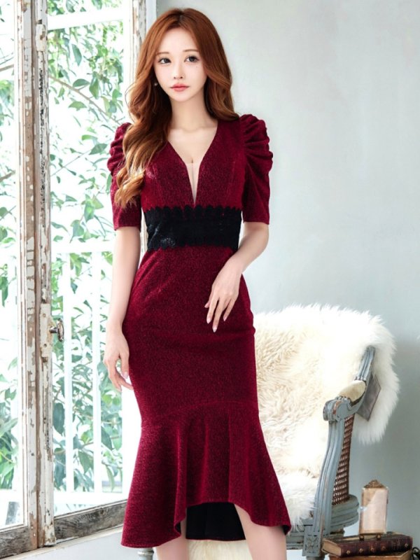 ブラックバーガンディ　モデル：真優川咲　身長：158cm　着用サイズ：8号(Sサイズ)