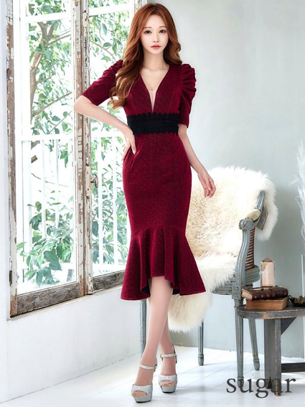 ブラックバーガンディ　モデル：真優川咲　身長：158cm　着用サイズ：8号(Sサイズ)