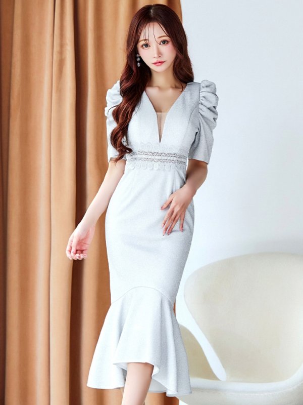 シルバー　モデル：真優川咲　身長：158cm　着用サイズ：8号(Sサイズ)