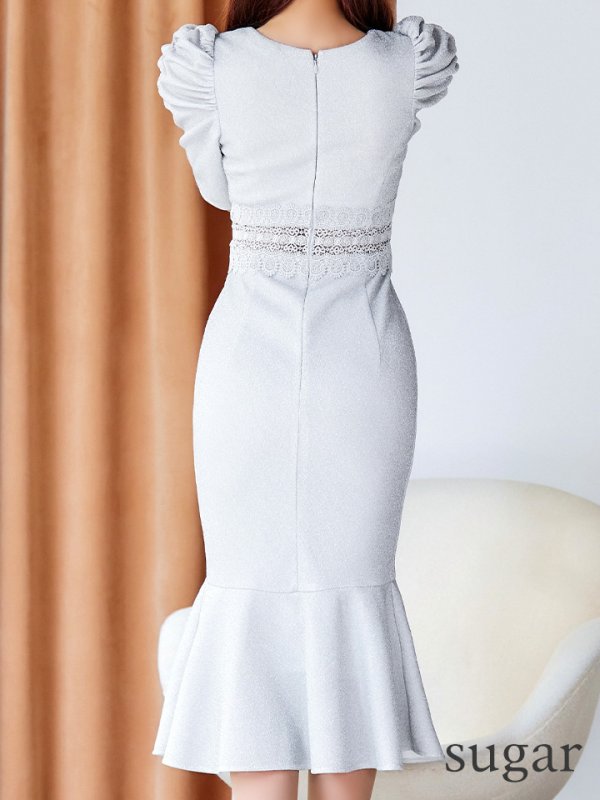 シルバー　モデル：真優川咲　身長：158cm　着用サイズ：8号(Sサイズ)