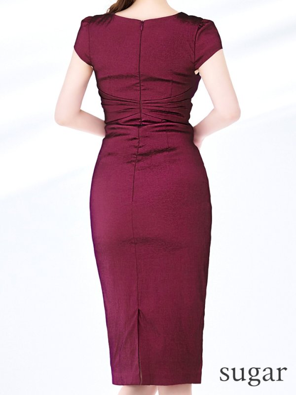 バーガンディ モデル:ゆめ 身長:160cm 着用サイズ:8号(Sサイズ)