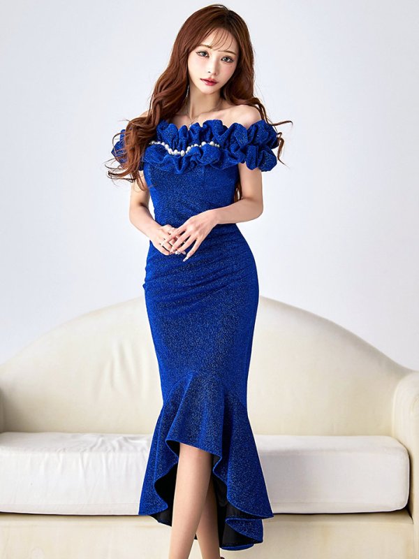 ブラックブルー モデル:真優川咲 身長:158cm 着用サイズ:8号(Sサイズ)