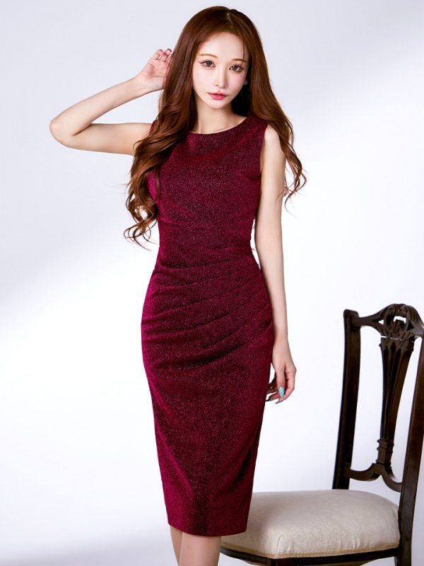 ブラックバーガンディー モデル：真優川咲　身長：158cm　着用サイズ：8号(Sサイズ)