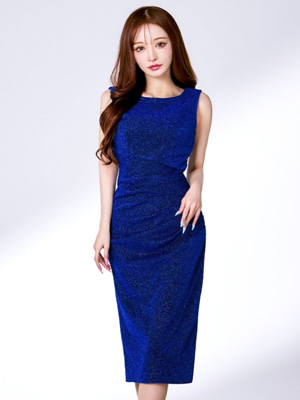 ブラックブルー モデル:真優川咲 身長:158cm 着用サイズ:8号(Sサイズ)