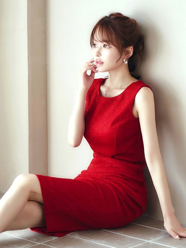 ダークレッド モデル:ゆめ 身長:160cm 着用サイズ:8号(Sサイズ)