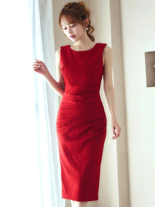 ダークレッド モデル:ゆめ 身長:160cm 着用サイズ:8号(Sサイズ)