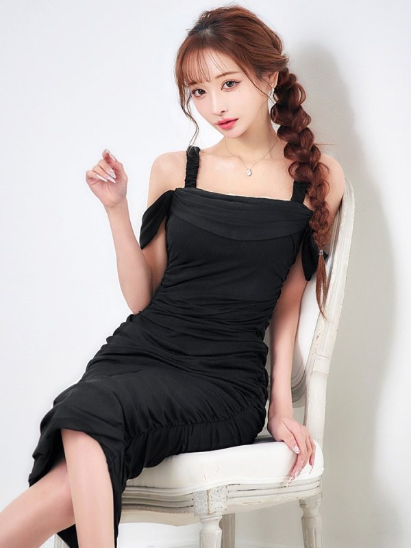 ブラック　 モデル：真優川咲　身長：158cm　着用サイズ：8号(Sサイズ)