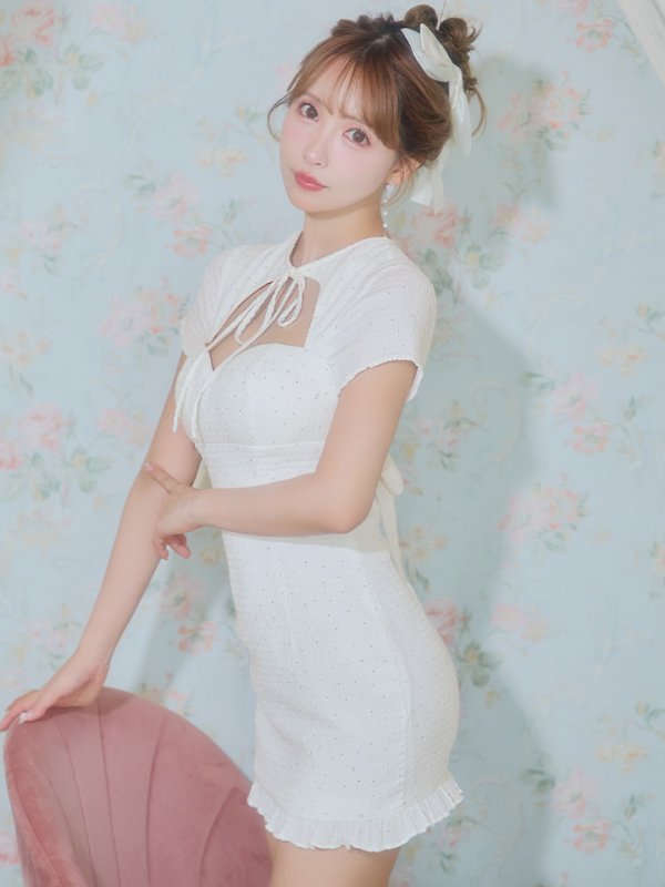 ホワイト　モデル：三上悠亜　身長：159cm　着用サイズ：Sサイズ