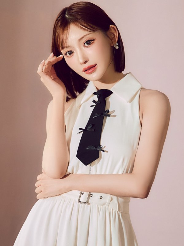 ホワイト モデル:明日花キララ 身長:162cm 着用サイズ:Sサイズ