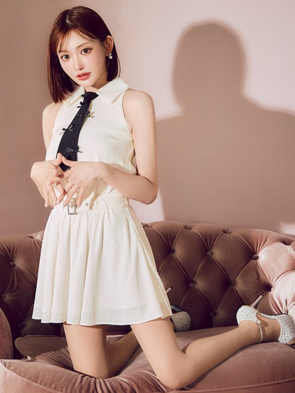 ホワイト モデル:明日花キララ 身長:162cm 着用サイズ:Sサイズ