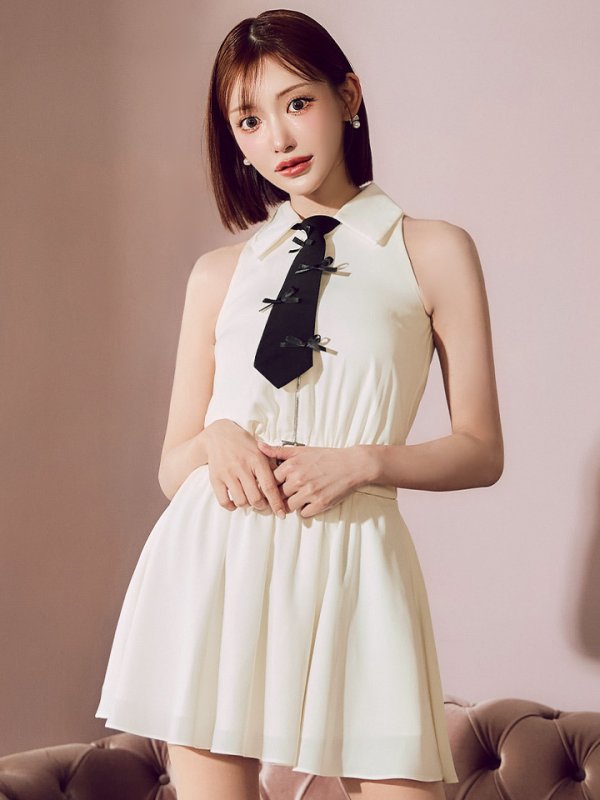 ホワイト モデル:明日花キララ 身長:162cm 着用サイズ:Sサイズ