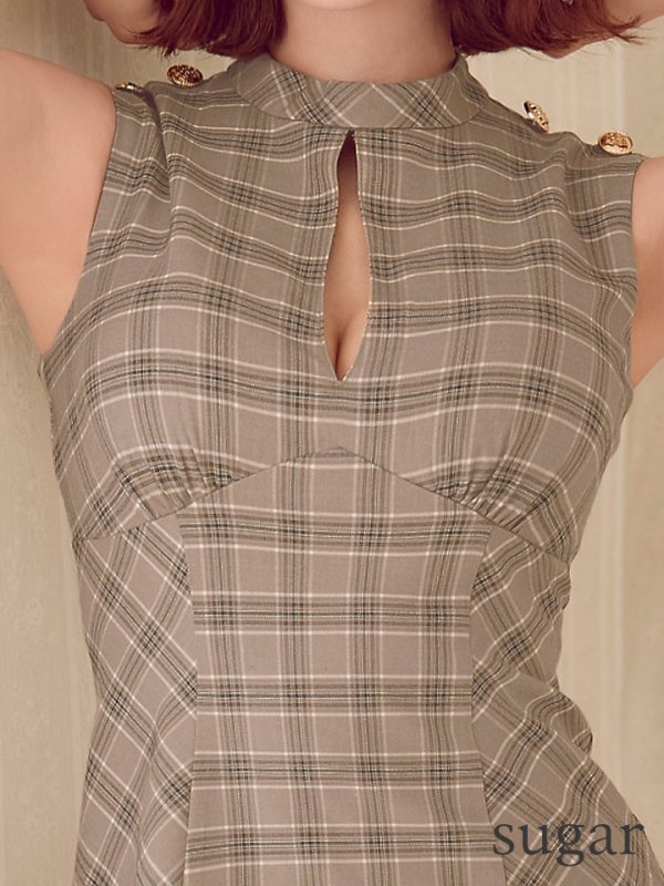 ベージュ　モデル：明日花キララ　身長162cm　着用サイズ：Sサイズ