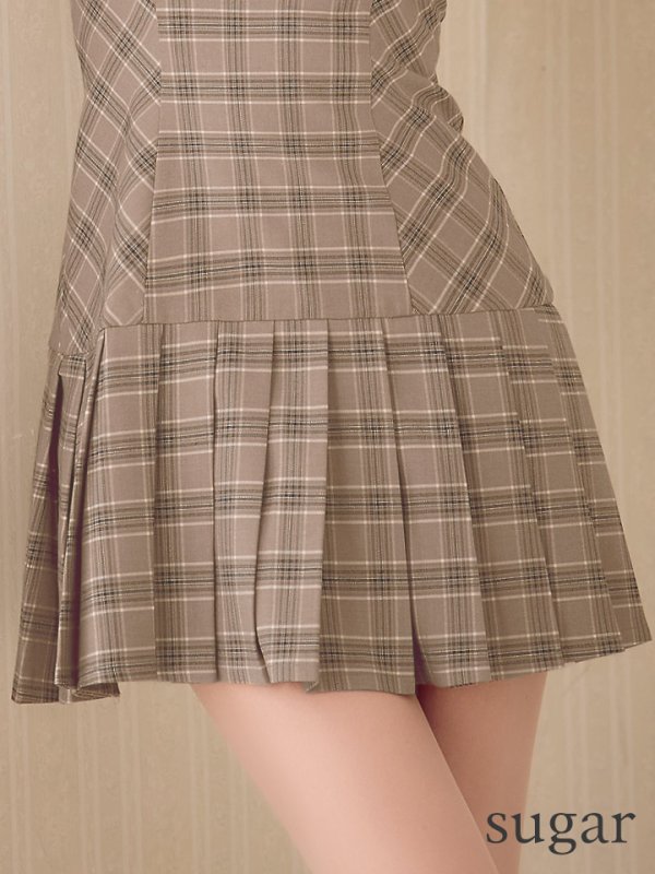 ベージュ　モデル：明日花キララ　身長162cm　着用サイズ：Sサイズ