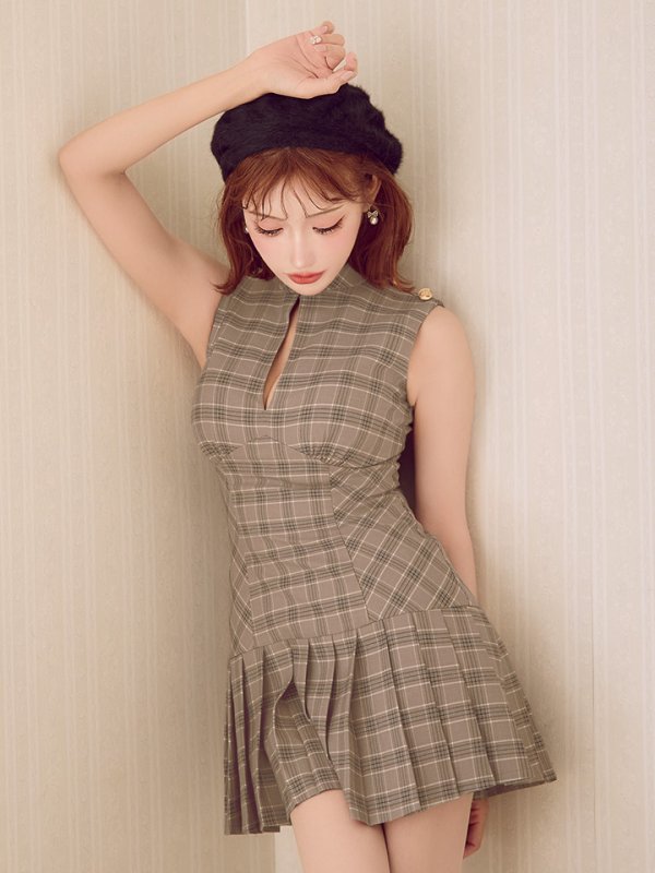 ベージュ　モデル：明日花キララ　身長162cm　着用サイズ：Sサイズ