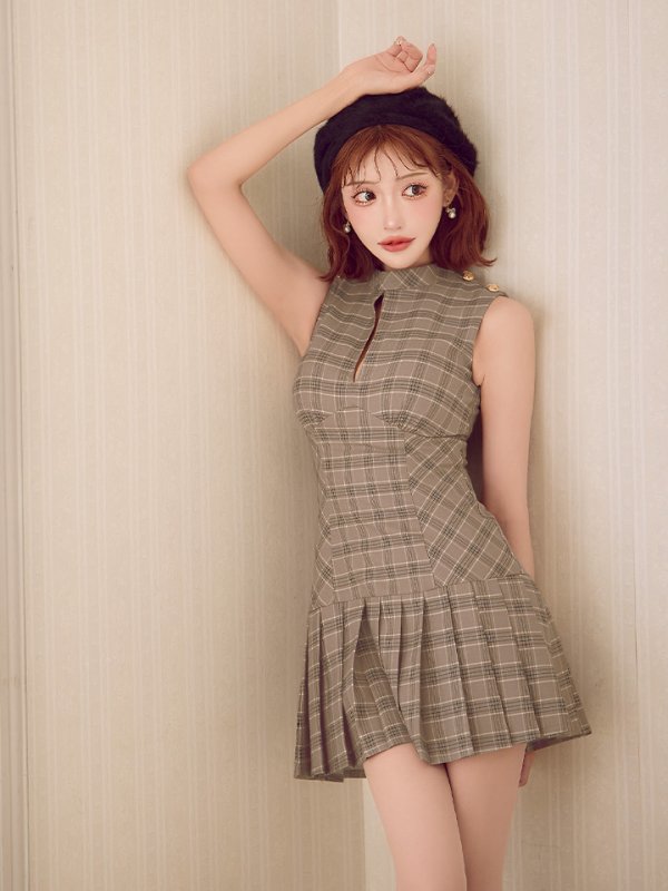 ベージュ　モデル：明日花キララ　身長162cm　着用サイズ：Sサイズ