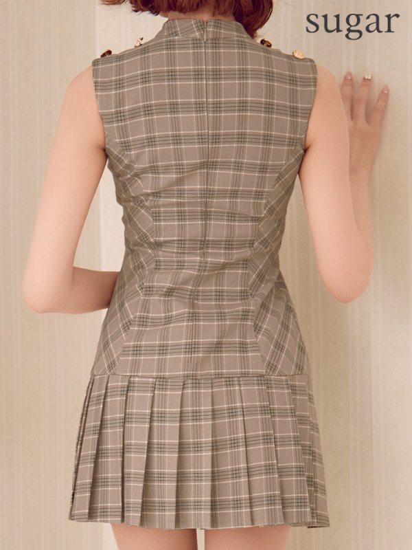 ベージュ　モデル：明日花キララ　身長162cm　着用サイズ：Sサイズ