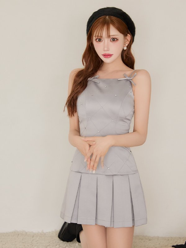 グレー モデル：明日花キララ　身長：162cm 着用サイズ：Sサイズ