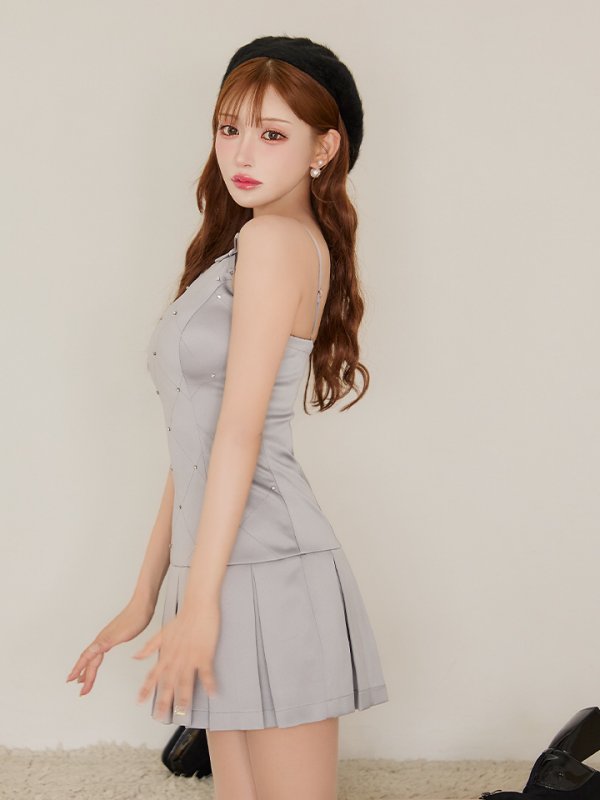 グレー モデル：明日花キララ　身長：162cm 着用サイズ：Sサイズ