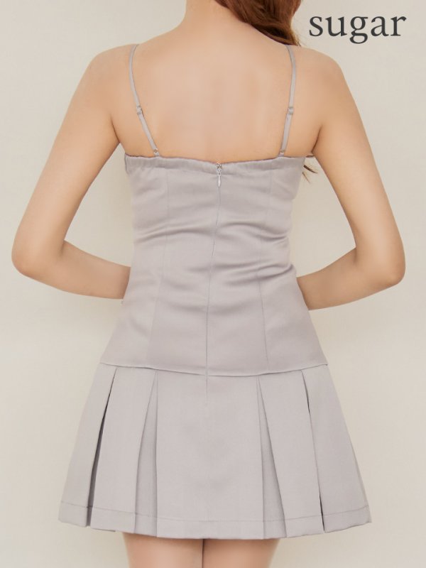 グレー モデル：明日花キララ　身長：162cm 着用サイズ：Sサイズ