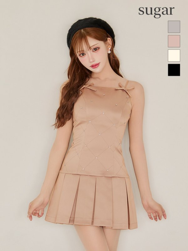 ピンクベージュ　モデル：明日花キララ　身長：162cm　着用サイズ：Sサイズ