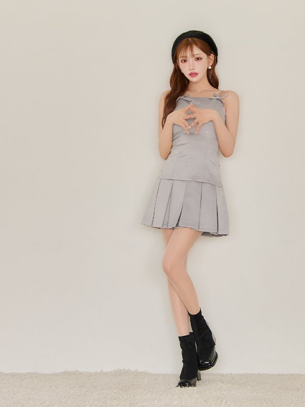 グレー モデル：明日花キララ　身長：162cm 着用サイズ：Sサイズ
