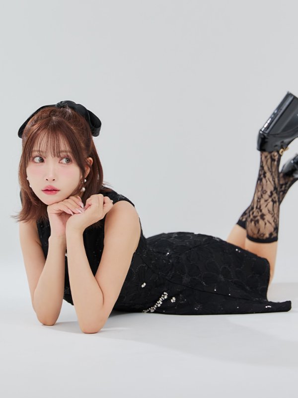 ブラック モデル：三上悠亜　身長：159cm　着用サイズ：Sサイズ