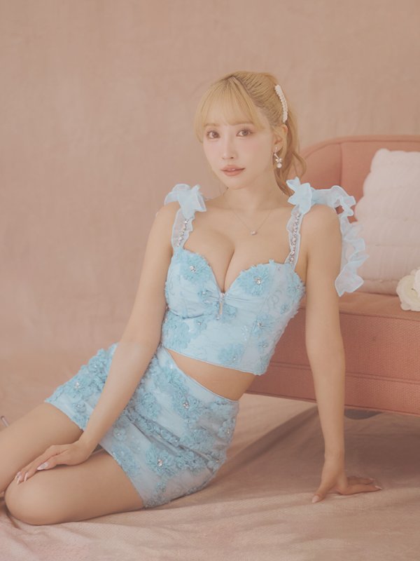 ブルー モデル:三上悠亜 身長:159cm 着用サイズ:Sサイズ