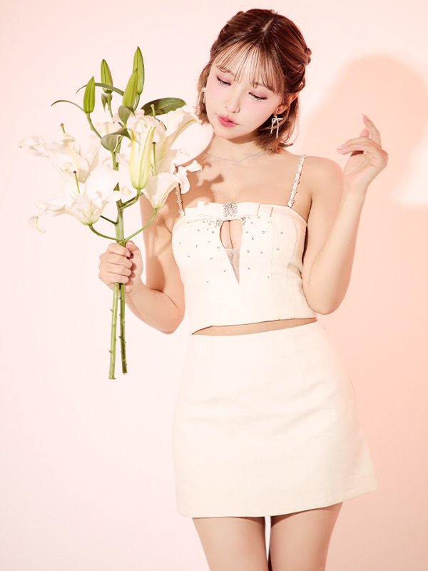 アイボリー モデル：三上悠亜　身長：159cm　着用サイズ：Sサイズ