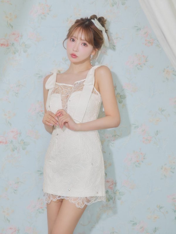 ホワイト　モデル：三上悠亜　身長：159cm　着用サイズ：Sサイズ