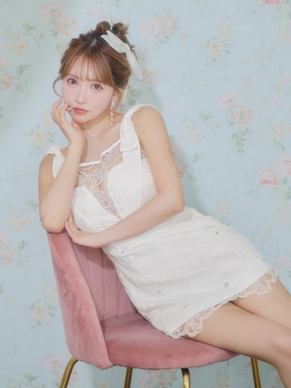 ホワイト　モデル：三上悠亜　身長：159cm　着用サイズ：Sサイズ