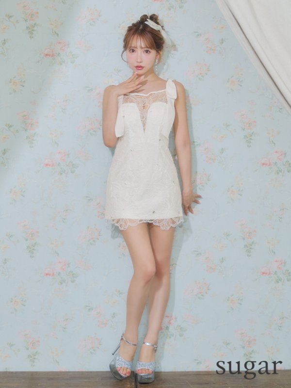 ホワイト　モデル：三上悠亜　身長：159cm　着用サイズ：Sサイズ