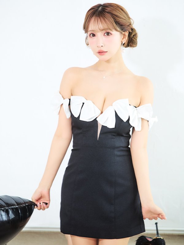 ブラック モデル：三上悠亜　身長：159cm　着用サイズ：Sサイズ