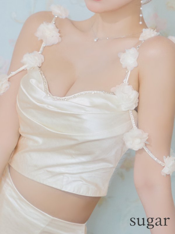 アイボリー モデル：三上悠亜　身長：159cm　着用サイズ：Sサイズ