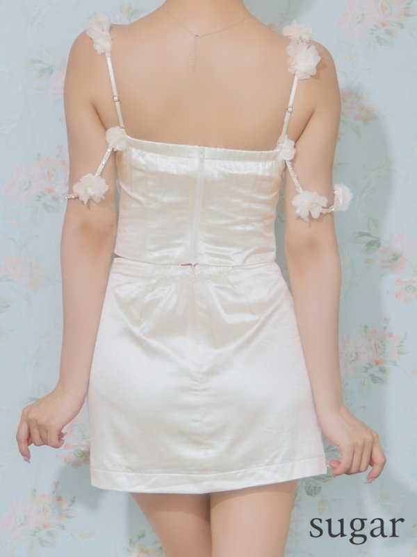 アイボリー モデル：三上悠亜　身長：159cm　着用サイズ：Sサイズ