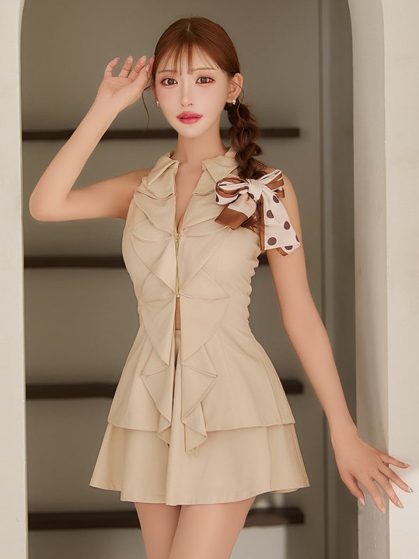 ベージュ モデル:明日花キララ 身長:162cm 着用サイズ:Sサイズ