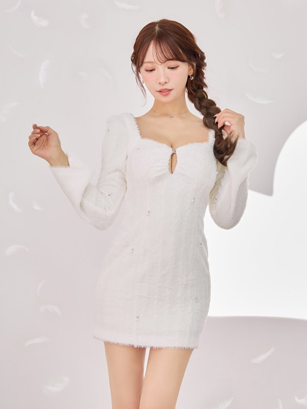 アイボリー モデル：三上悠亜　身長：159cm　着用サイズ：Sサイズ