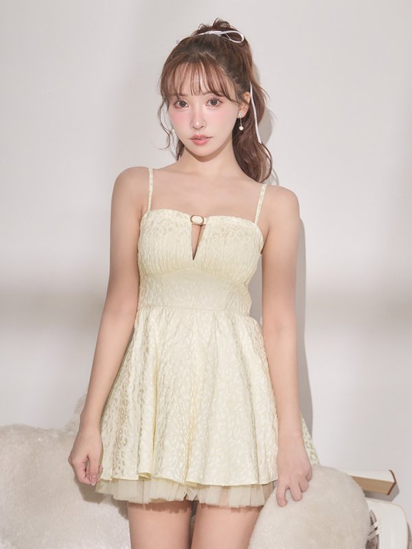 アイボリー モデル：三上悠亜　身長：159cm　着用サイズ：Sサイズ