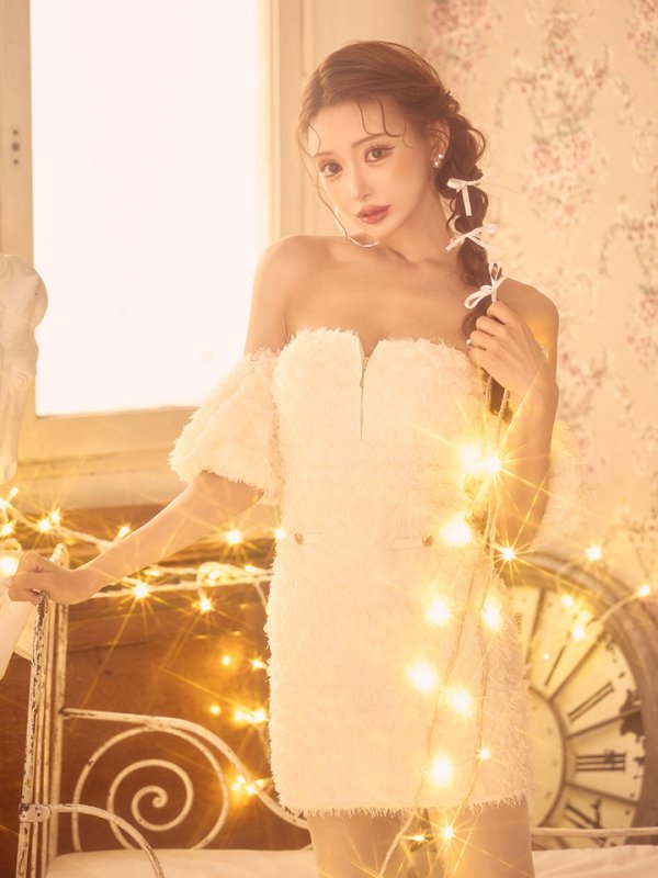 アイボリー モデル:明日花キララ 身長:162cm 着用サイズ:Sサイズ