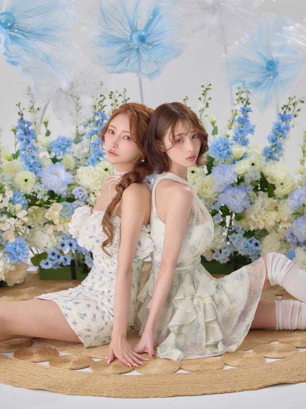 左(FM4908/ブルー) モデル：まみ　身長：161cm　着用サイズ：Sサイズ　右(FM3498/ブルー) モデル：りこ　身長：156cm　着用サイズ：Sサイズ