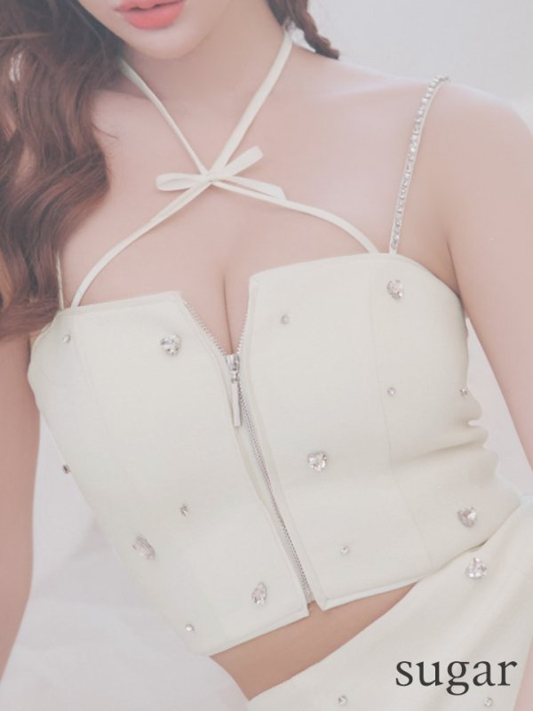 アイボリー モデル：明日花キララ　身長：162cm　着用サイズ：Sサイズ