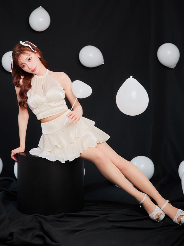 アイボリー　モデル：明日花キララ　身長162cm　着用サイズ：Sサイズ