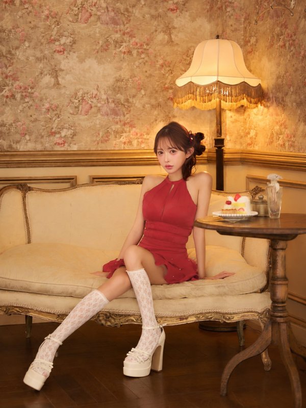 レッド モデル：りな　身長：160cm　着用サイズ：Sサイズ