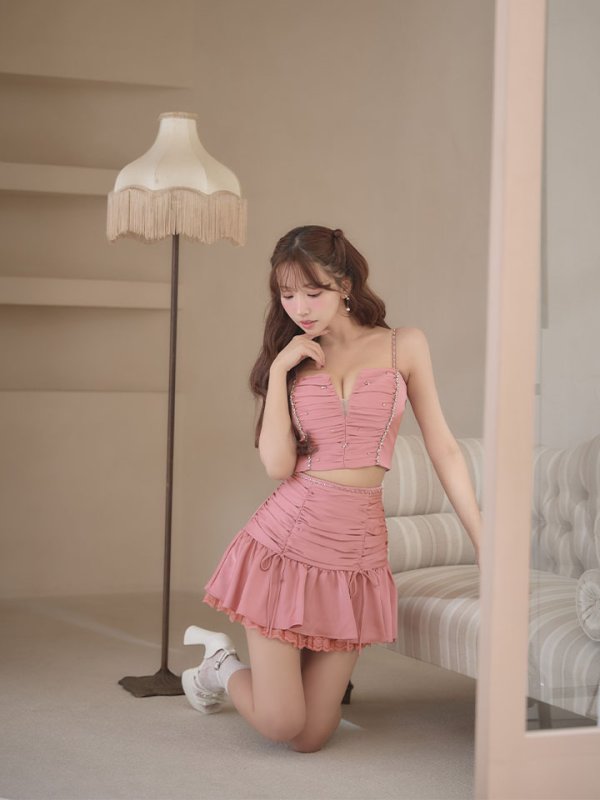 ピンク　モデル：三上悠亜　身長：159cm　着用サイズ：Sサイズ