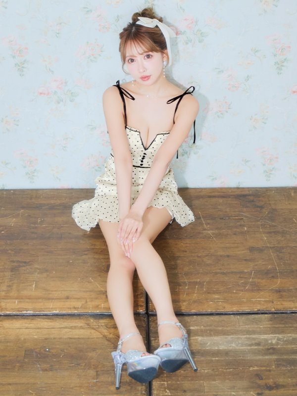 アイボリー モデル：三上悠亜　身長：159cm　着用サイズ：Sサイズ