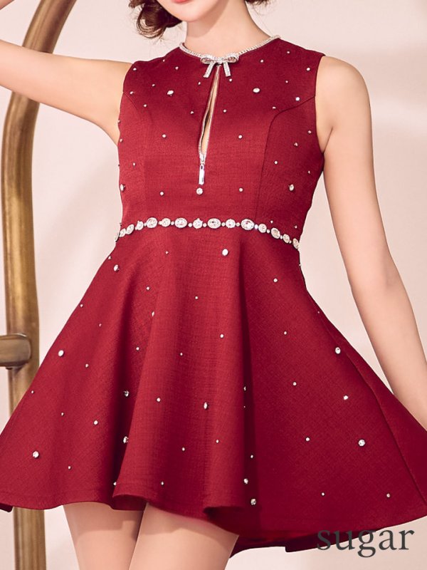 レッド  モデル：明日花キララ　身長：162cm　着用サイズ：Sサイズ