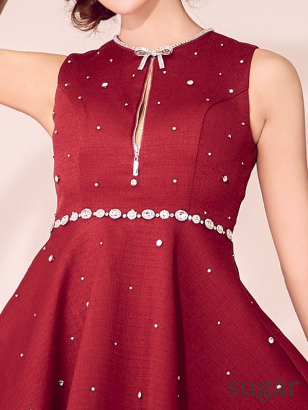 レッド  モデル：明日花キララ　身長：162cm　着用サイズ：Sサイズ